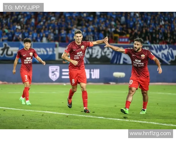 足球明星因扔瓶子引发争议视频曝光球迷反应热烈引发热议 足球明星因扔瓶子引发争议视频曝光球迷反应热烈引发热议